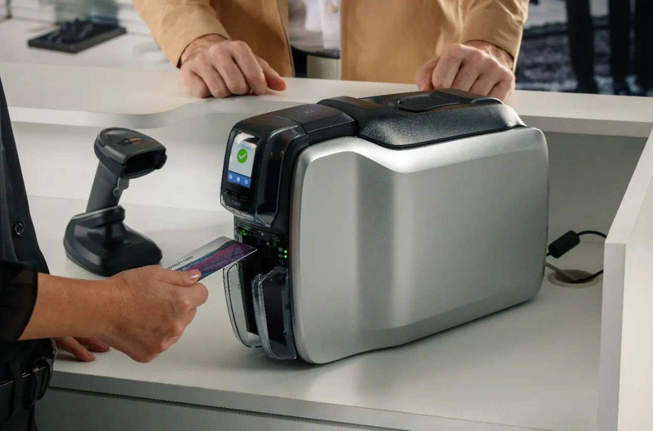 Imprimantes Zebra ZC300 et ZC350 pour impression recto-verso de cartes
