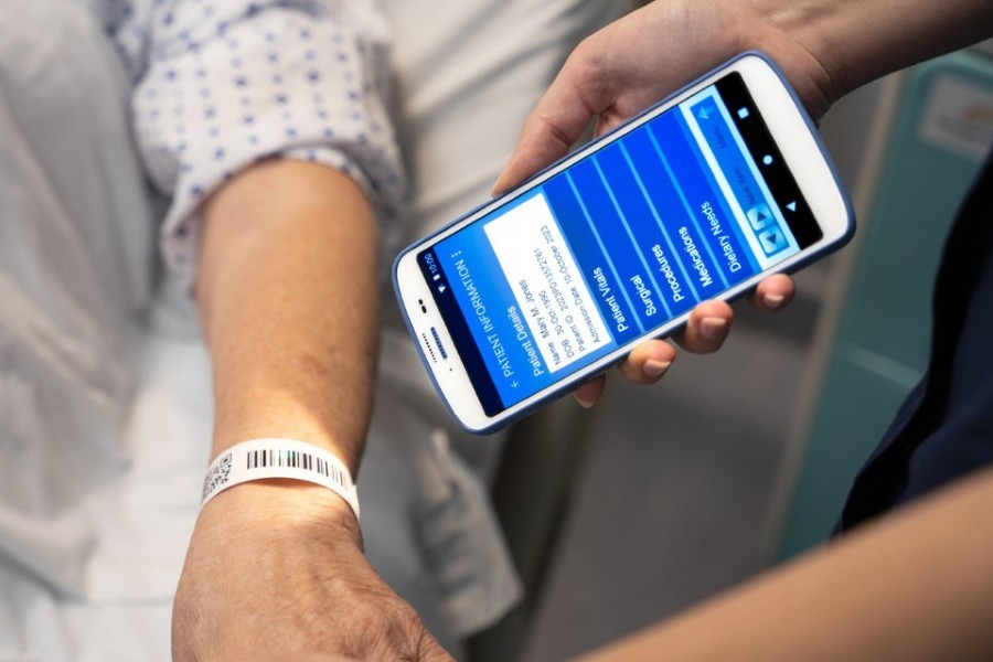 portable code barres santé hopitaux hopital pharmacie zebra HC25 cellulaire 4G 5G