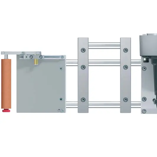 cab roxi ixor applicateur &eacute;tiquette sur ligne convoyeur production